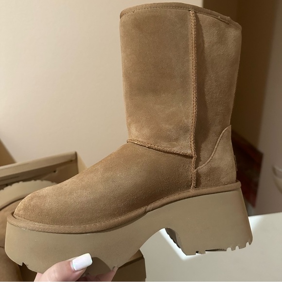 UGG® Women's Classic Short New Heights Chestnut Booties. Size 9. - Picture 10 of 10